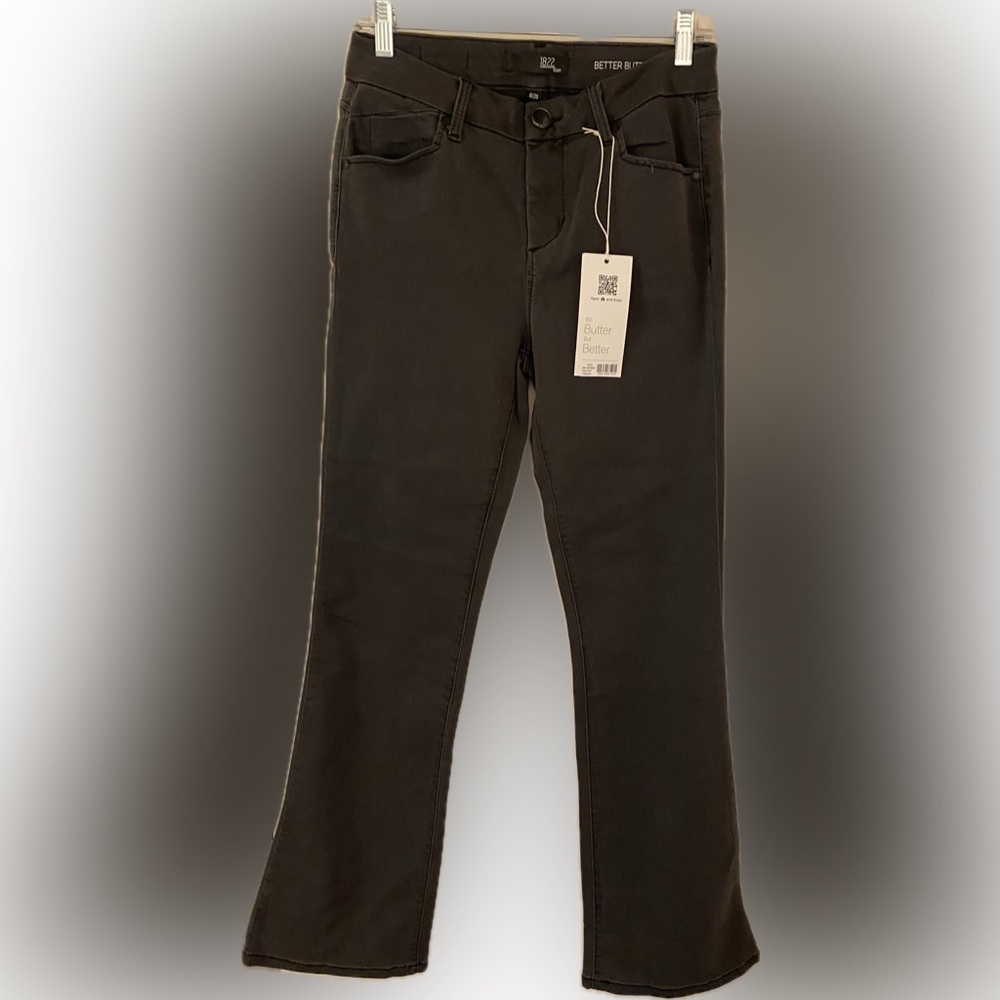 1822 Holly Better Butter Slim Boot Cut in Yasmine. Women’s size 8/29. NWT